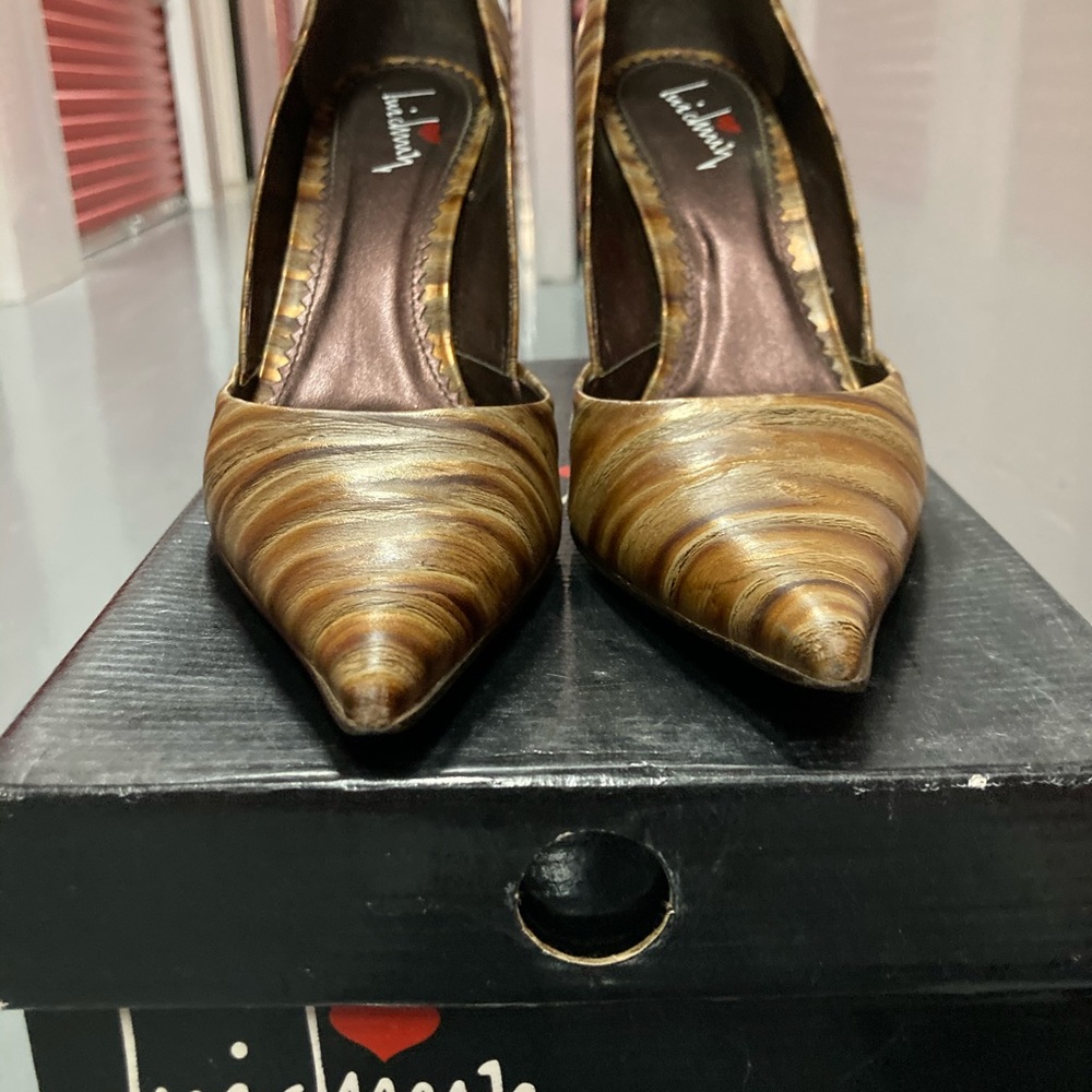 Luichiny Pumps - Picture 2 of 7